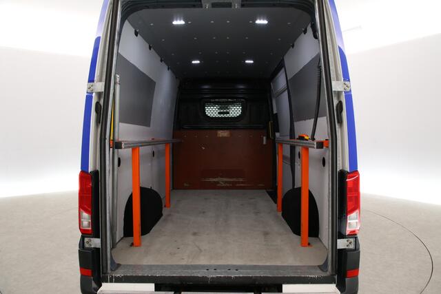 Volkswagen CRAFTER 35 2.0 TDI L3H3 | Elektrische Laadklep | Airco | Camera | Cruise | Carplay | Parkeersensoren