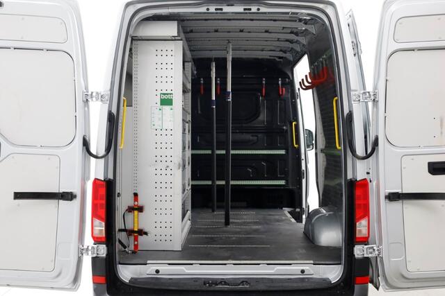 Volkswagen CRAFTER 35 2.0 TDI 177pk RWD L3H3 (L2H2) Highline LED/Inrichting/Trekhaak 3500kg 05-2020