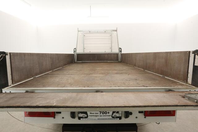 Volkswagen CRAFTER 2.0 TDI L4 | MARGE! | Laadbak | Trekhaak | Achterklep | 3 Persoons | Airco | Bluetooth