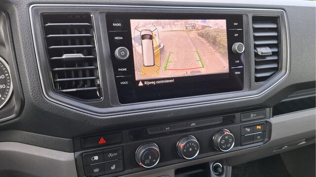 Volkswagen CRAFTER 35 2.0 TDI L3H3 75 Edition 177 pk - Trekhaak / Camera / Leder