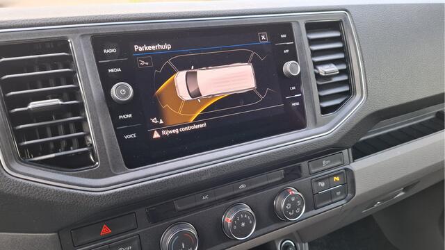 Volkswagen CRAFTER 35 2.0 TDI L3H3 75 Edition 177 pk - Trekhaak / Camera / Leder