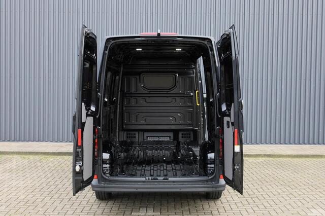 Volkswagen CRAFTER Bedrijfswagens Exclusive L3H3 140pk 8-traps automaat GVW 3.5T Volkswagen Bedrijfswagens Crafter 2.0 TDI EU6 140PK DSG Exclusive L3H3 GVW 3.5T WB 3640 MM | Trekhaak | Camera | ACC | Clima | DAB | 17 inch