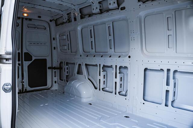 Volkswagen CRAFTER 2.0 TDI 140PK Automaat L4H3 PDC V+A | 3 zits. | Bluetooth | Cruise Controle |