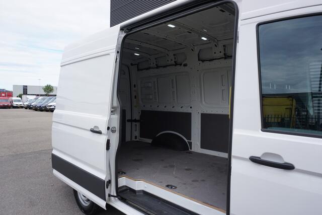 Volkswagen CRAFTER 35 | 163 PK RWD AUT | App-Connect | Camera | Climatronic | 3,5T Trekhaak | Stoelverwarming