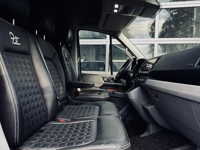 Volkswagen CRAFTER 35 2.0 TDI 177pk | DSG | L3H3 | Exclusive | 75 Edition | 2x Schuifdeur | Leer | LED | Camera | Trekhaak | Fabrieksgarantie