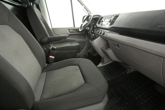 Volkswagen CRAFTER 35 2.0 TDI L3H3 | Airco | Camera | Cruise | 3 Persoons | Parkeersensoren