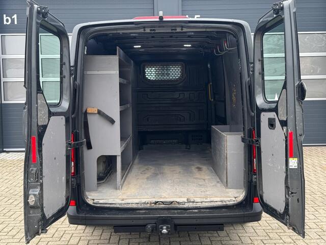 Volkswagen CRAFTER 2.0 TDI 177PK DSG L3H2 / Dubbele schufideur / Navi / Trekhaak 3000KG / Ergo Comfortstoelen