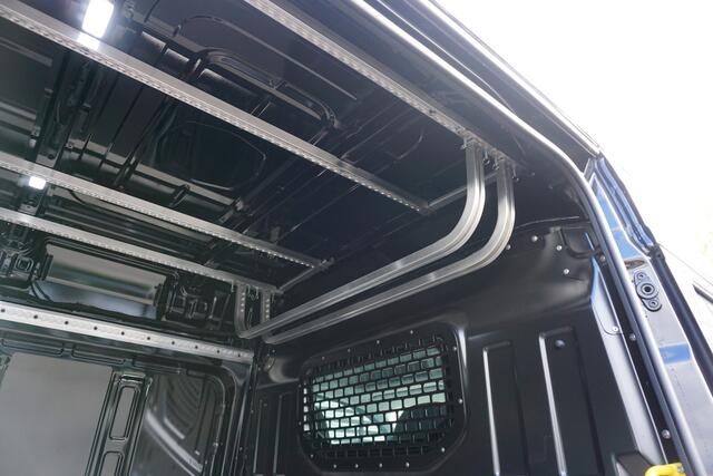 Volkswagen CRAFTER 35 | L4H3 | App-Connect | Cruise | Camera | LED | Navi | Stuur- en Stoelverwarming