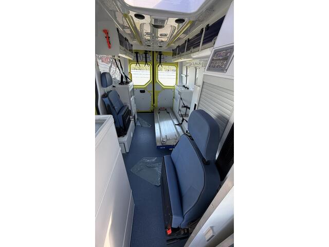 Volkswagen CRAFTER Ambulance TWEE OP VOORRAAD!