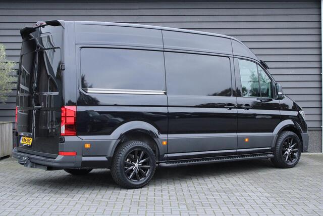 Volkswagen CRAFTER 2.0 TDI 140pk DSG L3H3 Exclusive Black Style Facelift BPM vrij! Trekhaak Camera Leder Led Zonneklep Sidesteps Navigatie