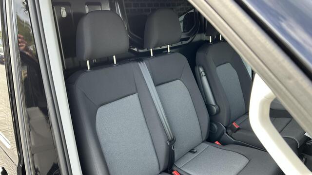 Volkswagen CRAFTER 30 2.0 TDI 140pk DSG L3H3 Exclusive BPM vrij! Betimmering Trekhaak Camera Led Virtual Cockpit Navigatie