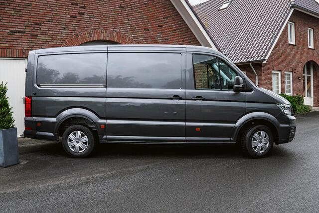 Volkswagen CRAFTER 2.0 TDI 140 pk Aut. L3H2 BPM Vrij Nwe Model Volkswagen Crafter 2.0 TDI 140 pk DSG Aut. L3H2 BPM Vrij Nwe Model Navi, Trekhaak met opstap, LED Koplampen, Camera, PDC V+A, 3-Zits