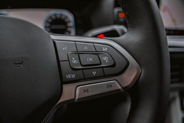 Volkswagen CRAFTER 2.0 TDI 140 pk Aut. L3H2 BPM Vrij Nwe Model Volkswagen Crafter 2.0 TDI 140 pk DSG Aut. L3H2 BPM Vrij Nwe Model Navi, Trekhaak met opstap, LED Koplampen, Camera, PDC V+A, 3-Zits