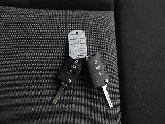 Volkswagen CRAFTER 2.0TDi 140PK DSG Automaat L3H3 | Airco | Cruise | 3-Persoons | Betimmering