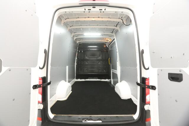 Volkswagen CRAFTER 30 2.0 TDI L3H3 | 140PK | MARGE | 3000kg Trekgew. | Airco | Camera | Carplay | Cruise | 3-Zits