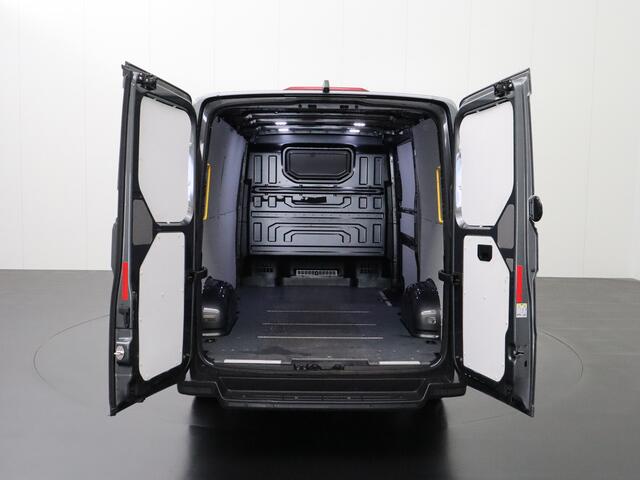 Volkswagen CRAFTER 2.0TDI 140PK DSG Automaat L3H2 | Led | Standkachel | Navigatie | Camera | Airco | 3-Persoons | Betimmering