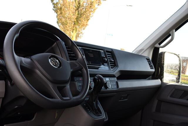 Volkswagen CRAFTER 35 2.0 TDI L3H2 Black Edition Camera, Carplay, Stoelverwarming, LED, Trekhaak, Sensoren, multimedia, Automaat, Uniek!