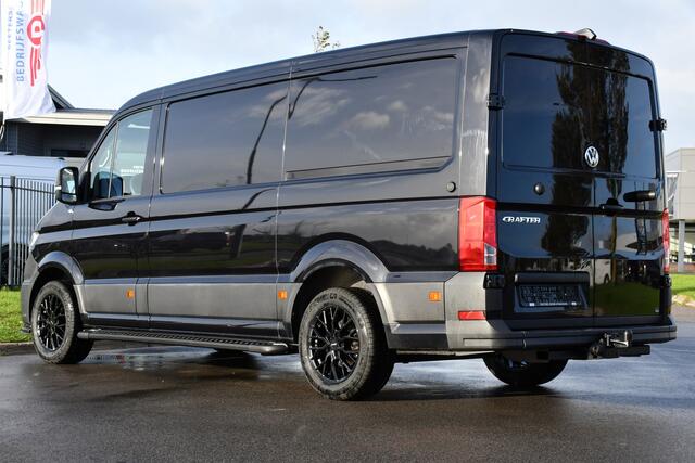Volkswagen CRAFTER 35 2.0 TDI L3H2 Black Edition Camera, Carplay, Stoelverwarming, LED, Trekhaak, Sensoren, multimedia, Automaat, Uniek!