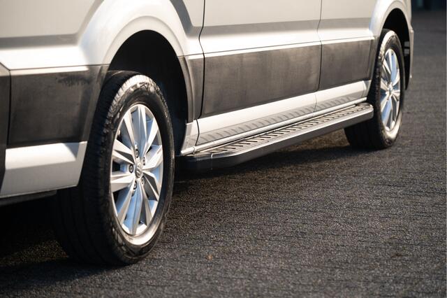 Volkswagen CRAFTER 35 2.0 TDI L3H3 140 PK | Trekhaak | Apple CarPlay | ACC | LED | Camera