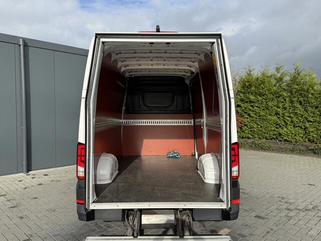Volkswagen CRAFTER 35 2.0 TDI HIGHLINE+ / L3H3 / 750 KG DHOLLANDIA HYDR. LAADKLEP / AIRCO / CRUISE / NAVI / CAMERA / CARPLAY