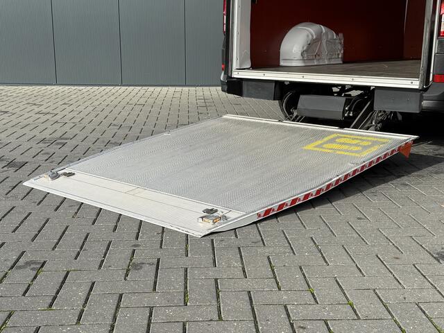 Volkswagen CRAFTER 35 2.0 TDI HIGHLINE+ / L3H3 / 750 KG DHOLLANDIA HYDR. LAADKLEP / AIRCO / CRUISE / NAVI / CAMERA / CARPLAY