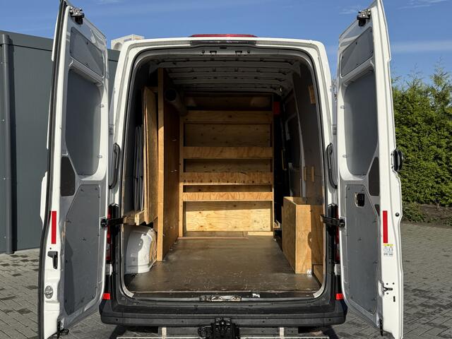 Volkswagen CRAFTER 2.0 TDI 140 PK / L3H3 / 1e EIG. / 3 TONS TREKHAAK / 3-ZITS / AIRCO / CRUISE / NAVI / 3000 KG AHG