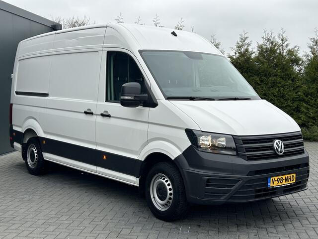 Volkswagen CRAFTER 35 2.0 TDI 141 PK / DSG AUTOMAAT / L3H3 / 3 TONS TREKHAAK / AIRCO / CAMERA / 3-ZITS