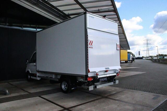 Volkswagen CRAFTER 50 2.0 TDI L4 164 PK Automaat | Bakwagen | Laadklep 1.000 kg laadvermogen | Navigatie | Dubbellucht | Camera | Geveerde stoel