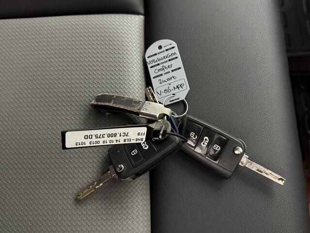 Volkswagen CRAFTER 2.0TDI 177PK L3H3 | Led | Leder | Navigatie | Camera | 3-Persoons | Airco | Cruise