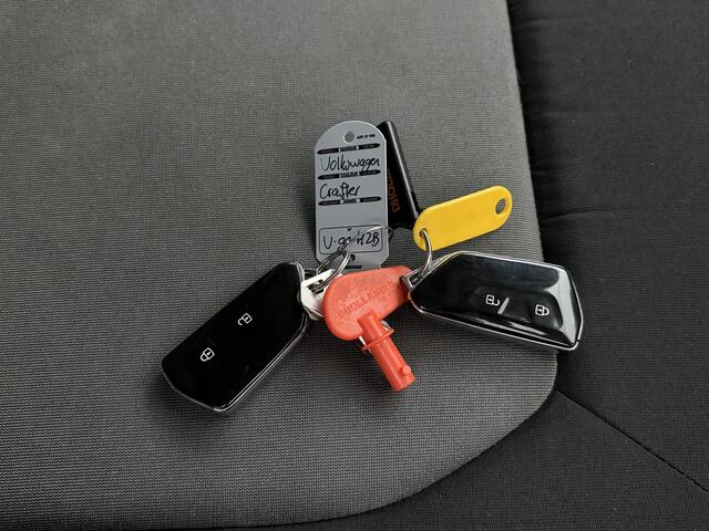 Volkswagen CRAFTER 2.0TDI 140PK Bakwagen+Laadklep (Model2025) | Navigatie | Camera | Airco | Cruise | Dakspoiler | zijdeur