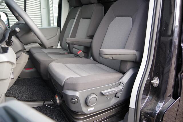 Volkswagen CRAFTER 35 2.0 TDI L3H3 177PK AUT. 2X SCHUIFDEUR, LED, TREKHAAK, STOELVERWARMING, CAMERA, NAVI, CRUISE, AIRCO, PARKEERSENSOREN, NIEUW!