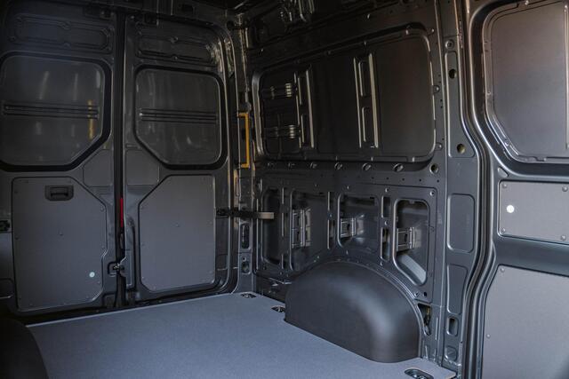 Volkswagen CRAFTER 2.0 TDI 177PK Automaat L3H3 Comfortline 2x Schuifdeuren | LED | NAVI | Camera | Trekhaak | Airco |