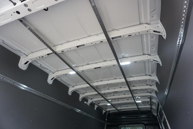 Volkswagen CRAFTER 35 177PK Automaat L4H3/L3H2 Facelift Apple Carplay Navigatie Camera Digitaal dashboard Camera