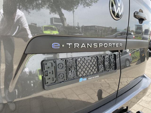 Volkswagen E-Transporter 32 L2H1 Style 64 kWh 995.- per maand all in! | 286 PK | Trekhaak | App Connect | Camera