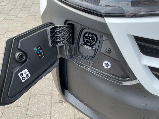 Volkswagen E-Transporter L2 64 kWh 136pk | Trekhaak | Assistentiepakket plus