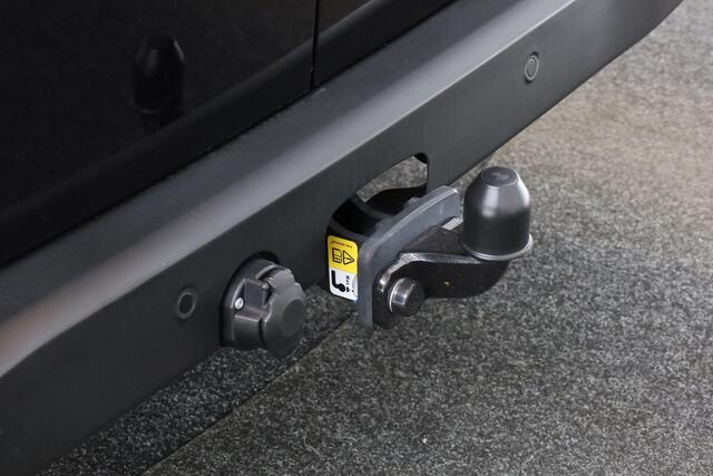 Volkswagen E-Transporter Bedrijfswagens Life Intro 160 kW / 218 pk L2 3500 mm | Warmtepomp | Achteruitrijcamera | Trekhaak | LED | Bijrijdersbank