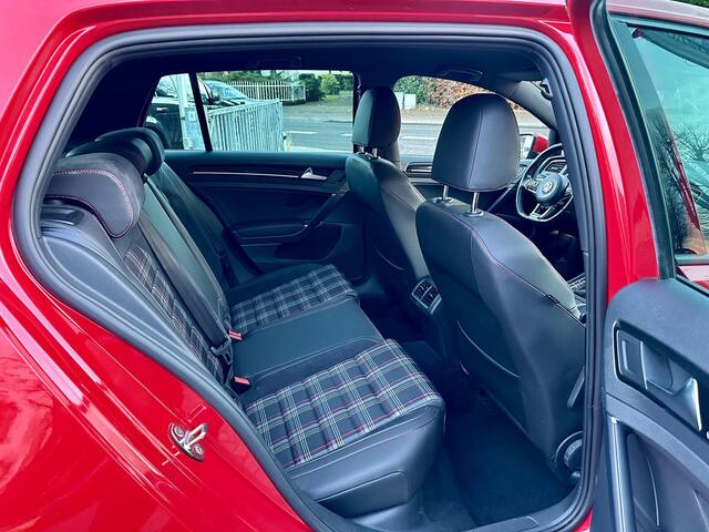 Volkswagen GOLF 2.0 GTI 220PK DSG 2eEig|NaviXenon|19inch|Climate