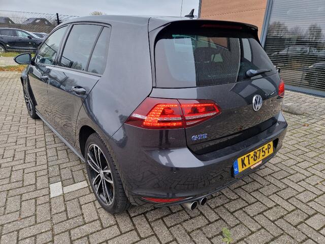 Volkswagen GOLF 1.4 TSI GTE Connected Series dealer onderhouden recent beurt gehad deukje scherm