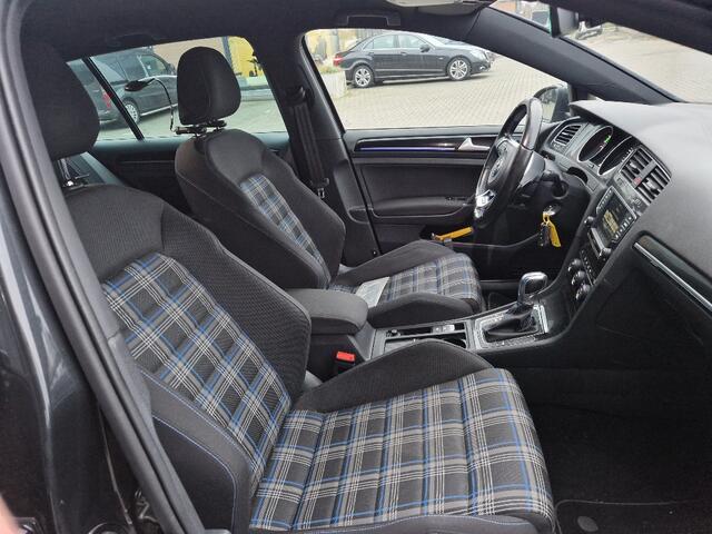 Volkswagen GOLF 1.4 TSI GTE Connected Series dealer onderhouden recent beurt gehad deukje scherm