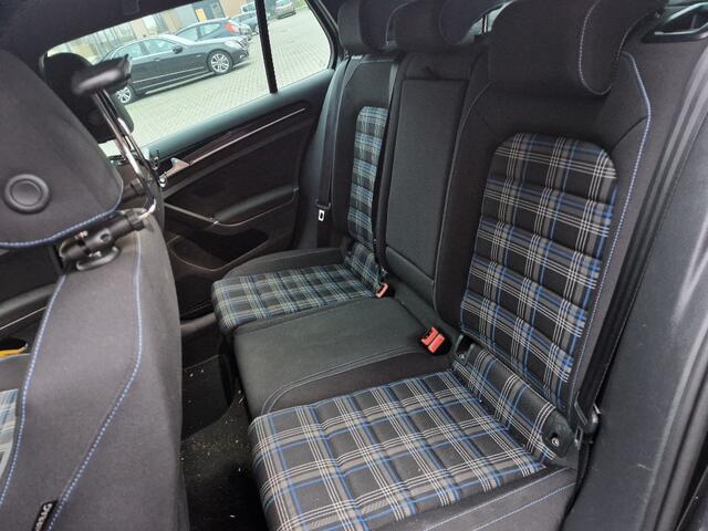 Volkswagen GOLF 1.4 TSI GTE Connected Series dealer onderhouden recent beurt gehad deukje scherm