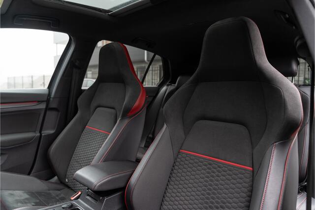 Volkswagen GOLF GTI Clubsport | 300PK | Pano | Keyless | IQ Light | Nardo | Camera | Lane & Side Assis | ACC | DCC | Sound