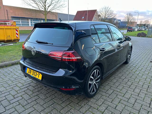 Volkswagen GOLF 1.2 TSI Highline R-Line