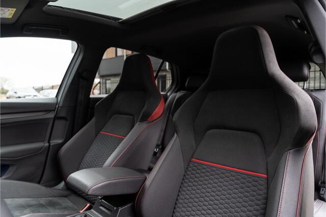 Volkswagen GOLF 8 2.0 TSI GTI Clubsport 300PK | Pano | Keyless | IQ Light | Nardo | Camera | Lane & Side Assis | ACC | DCC | Sound