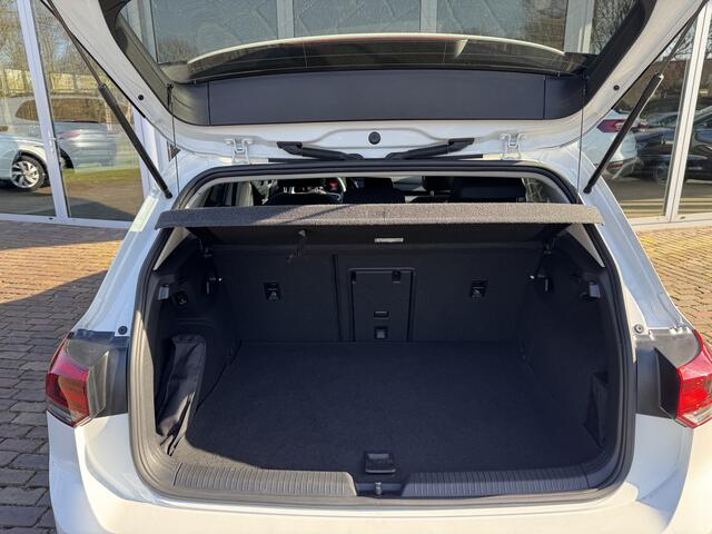 Volkswagen GOLF 1.4 eHybrid Style Trekhaak | elk. stoelen | Camera | dodehoek