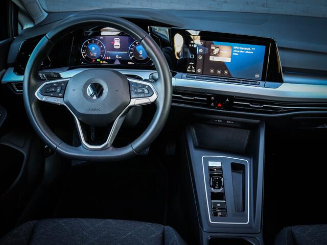 Volkswagen GOLF 1.5 eTSI Life Business navigatie/Apple Carplay en Android Auto