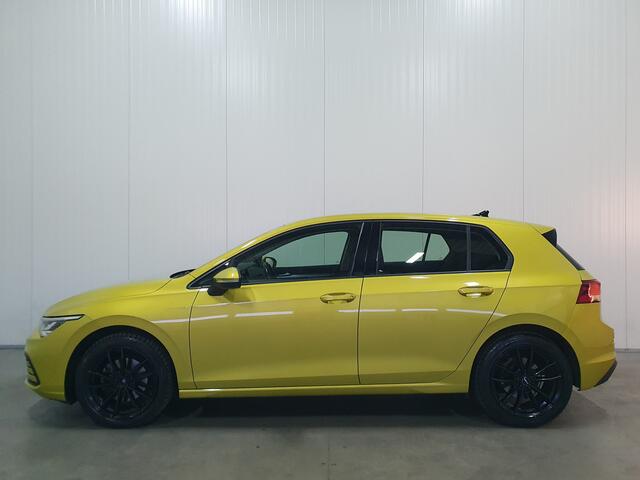 Volkswagen GOLF 1.0 eTSI Life Business CARPLAY/CAMERA/DIG.COCKPIT/LMV