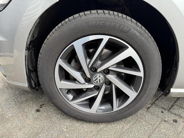 Volkswagen GOLF 1.5 TSI Highline | Adaptive Cruise Control | Lane Assist | Navigatie | Carplay | Parkeersensoren | Stoelverwarming |