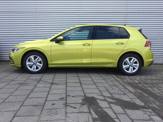 Volkswagen GOLF 1.0 eTSI Life | Navi | PDC | Adpt. Cruise |