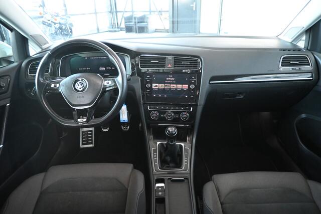 Volkswagen GOLF 7.5 1.5 TSI Highline R-Line Clima Carplay 19'Inch Virtual Cockpit LED Rijklaarprijs Inruil Mogelijk!