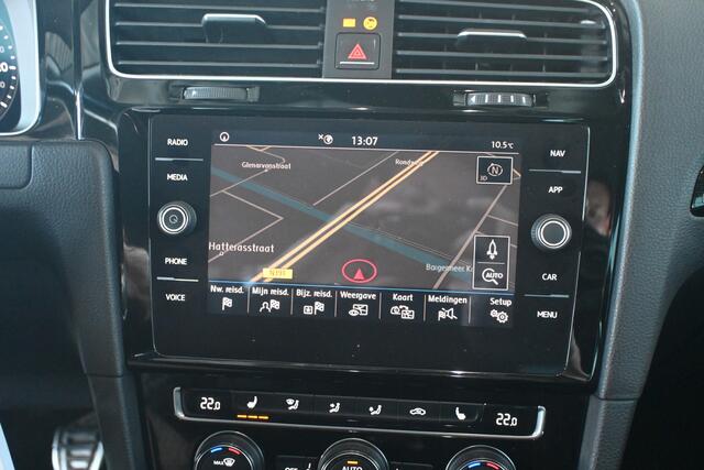 Volkswagen GOLF 7.5 1.5 TSI Highline R-Line Clima Carplay 19'Inch Virtual Cockpit LED Rijklaarprijs Inruil Mogelijk!